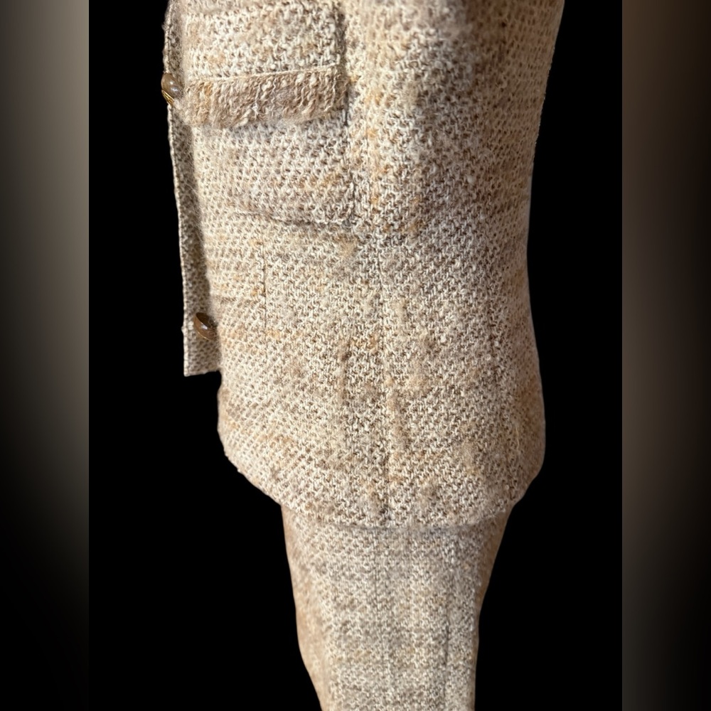 CHANEL Beige Tweed Suit - Picture 10 of 16